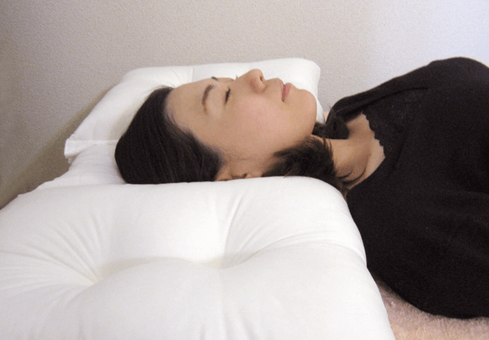 大野カイロの枕【 ストレートネックの人のための 横向き寝が楽なロング枕 スリム 】は、大野カイロプラクティックセンターが企画製作しております。